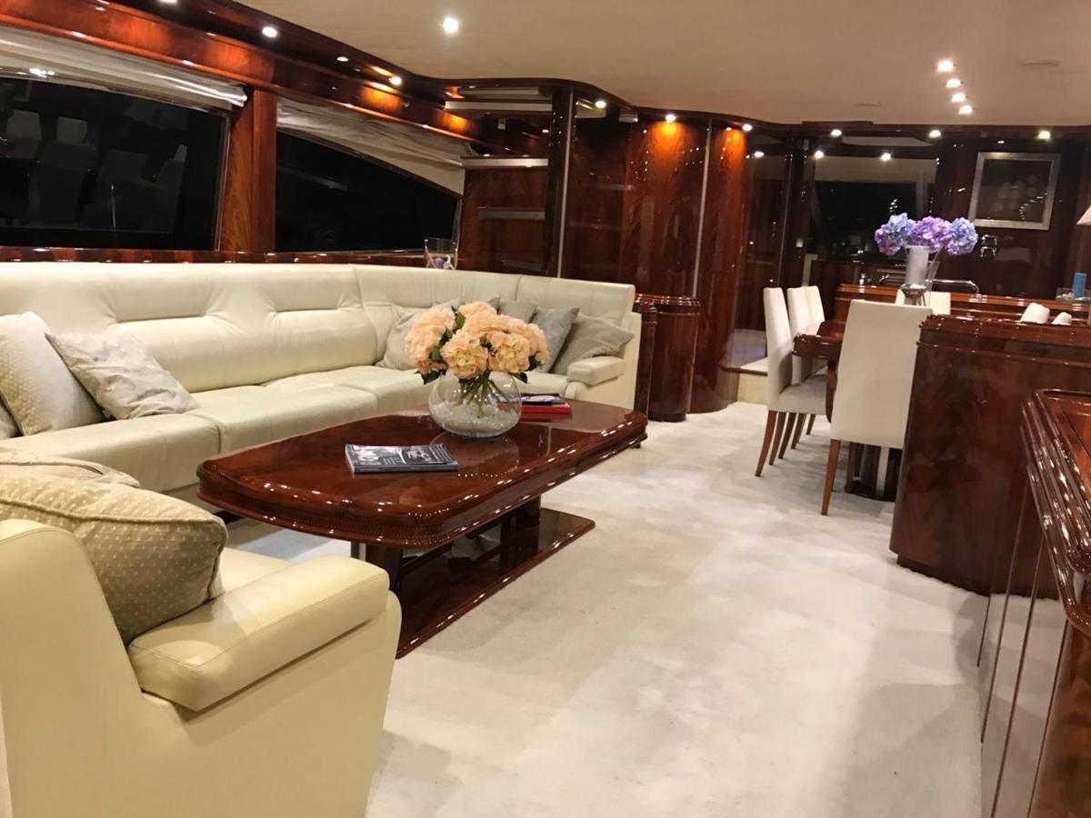 Rent Luxury Motor Yacht Hotel Barcelona Exterior photo