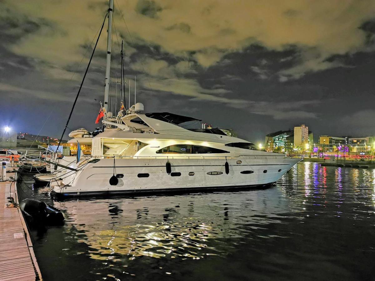 Rent Luxury Motor Yacht Hotel Barcelona Exterior photo