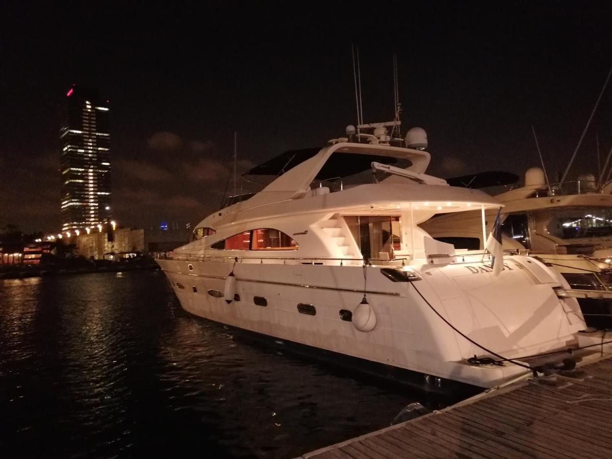 Rent Luxury Motor Yacht Hotel Barcelona Exterior photo