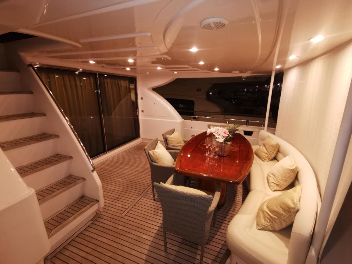 Rent Luxury Motor Yacht Hotel Barcelona Exterior photo