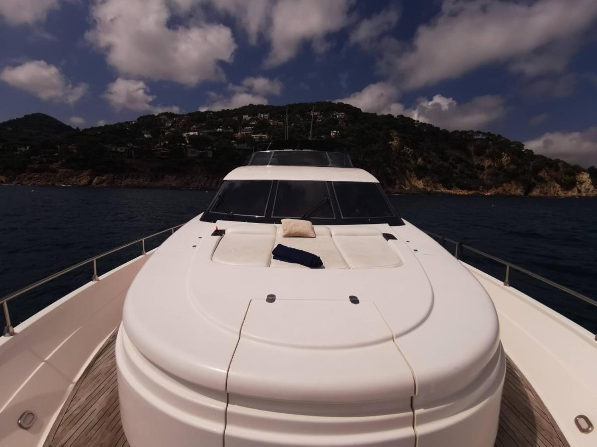 Rent Luxury Motor Yacht Hotel Barcelona Exterior photo